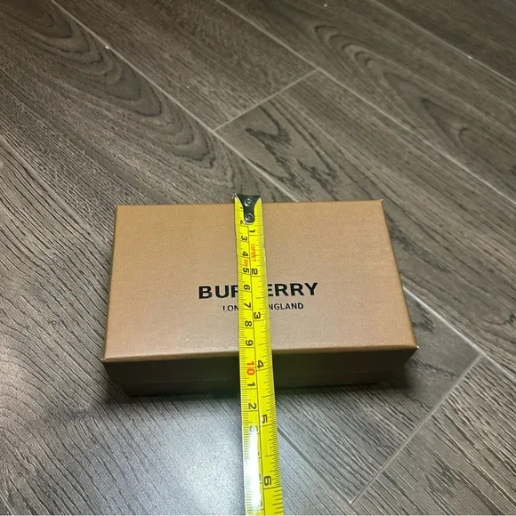 Burberry Empty Gift Box - Picture 7 of 8